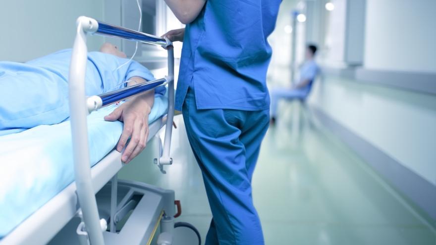 La viral anécdota de un médico que calla bocas sobre los auxiliares de enfermería: &quot;La limpiaculos&quot;