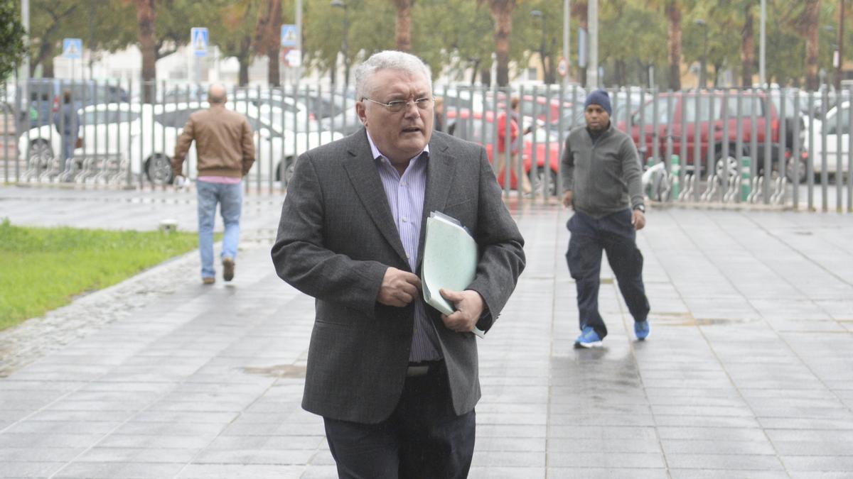 Isauro López, a su entrada al juicio en la Audiencia de Castellón en el año 2015.