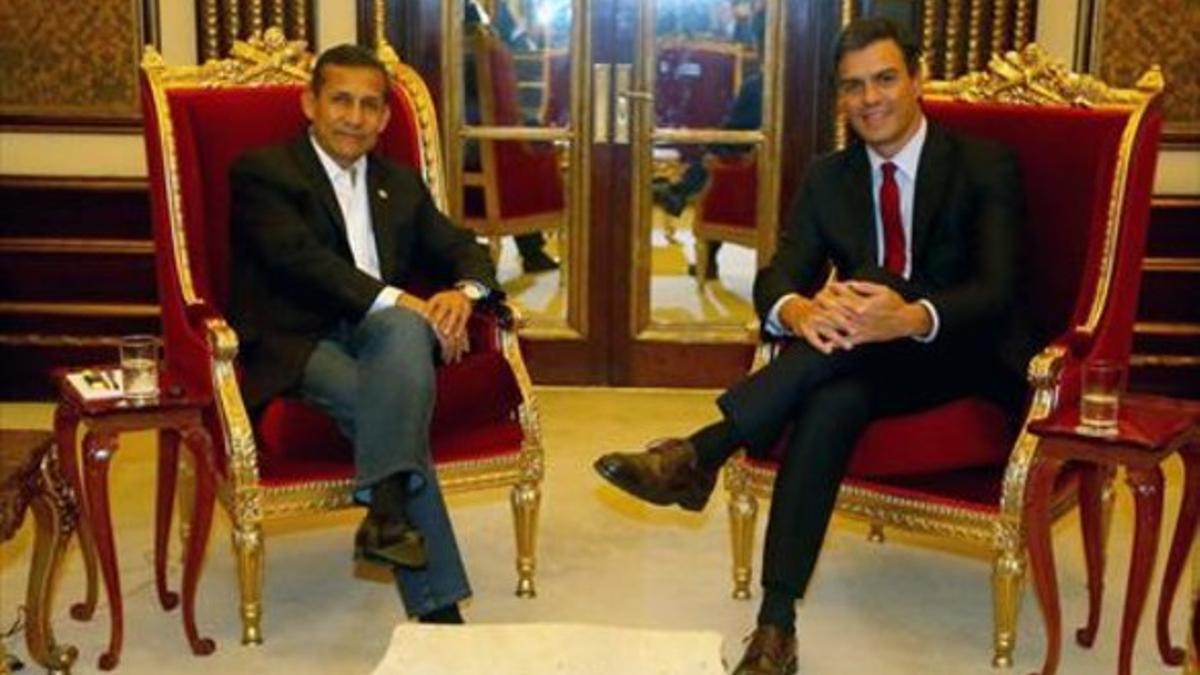 El líder del PSOE, Pedro Sánchez, en su reunión con el presidente de Perú, Ollanta Humala, el pasado martes.