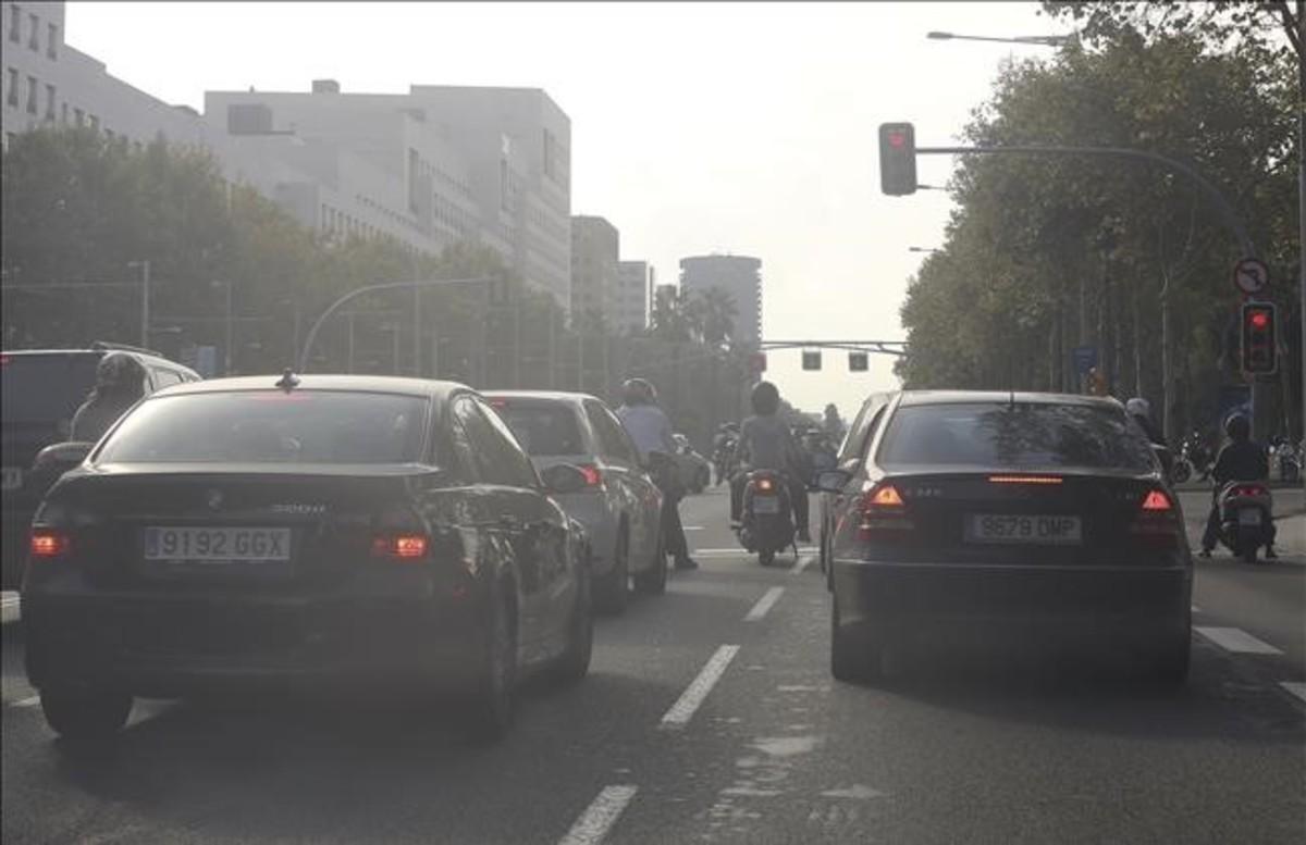 La avenida Diagonal de Barcelona, congestionada.