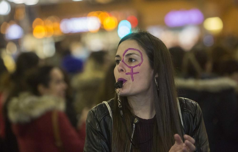 8 de Marzo: Más de 40.000 personas en la manifestación feminista de Alicante contra el machismo y por la igualdad