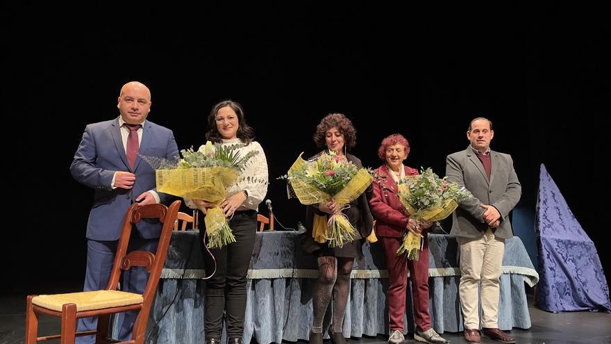 La poetisa de Villafranca Ana Vega Burgos recibe el Premio Juana Castro
