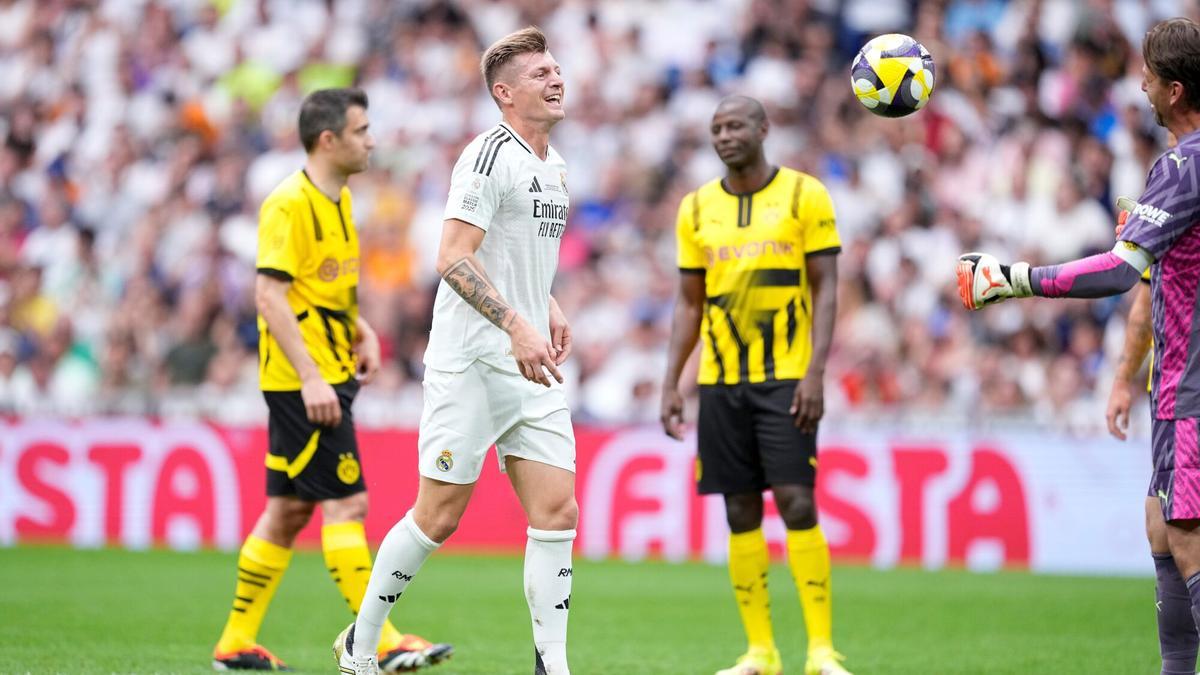 Toni Kroos, durante un momento del Corazón Classic Match en el Bernabéu.