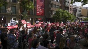 Diversos centenars d’animalistes demanen al PSOE retirar l’esmena a la llei de protecció animal