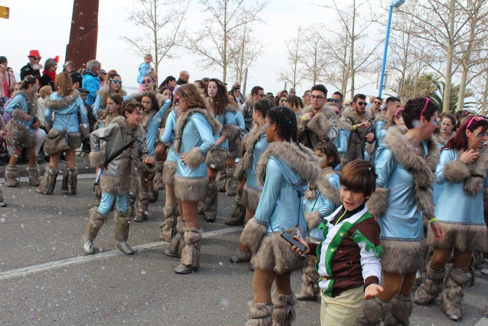 Roses viu un carnaval pletòric de gent i bon temps