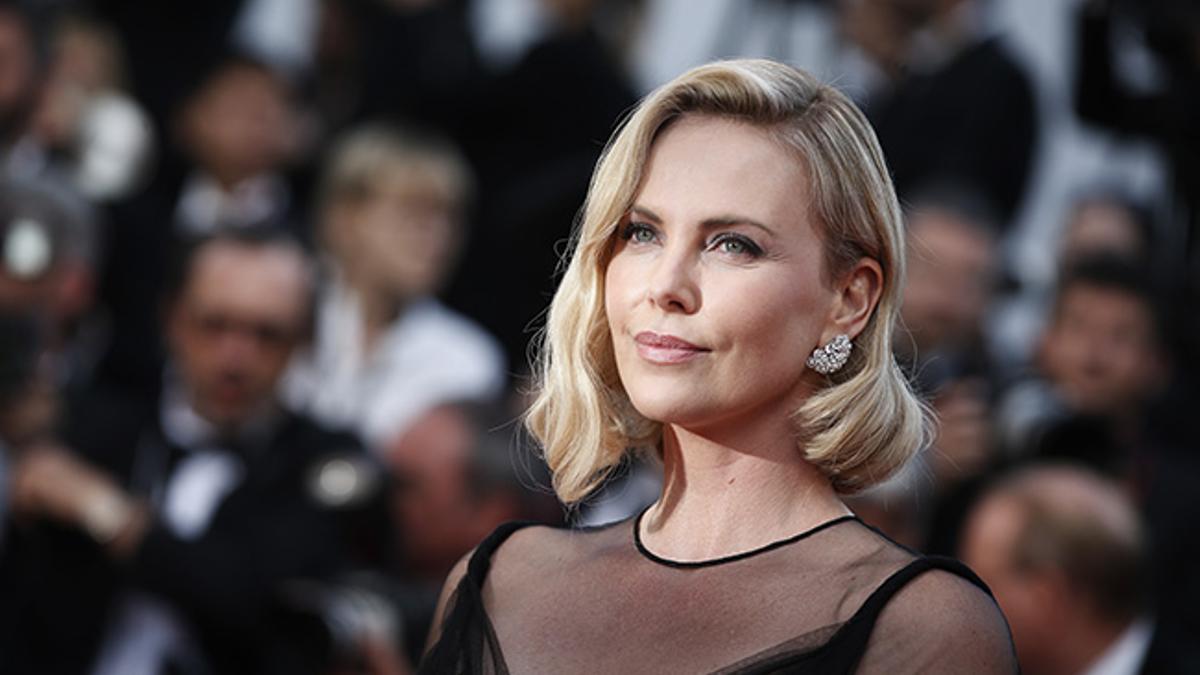 Charlize Theron plano 70 aniversario Cannes