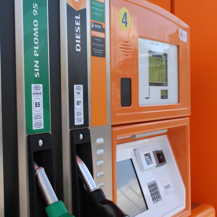 Detalle del surtidor de las gasolineras automatizadas Plenoil.