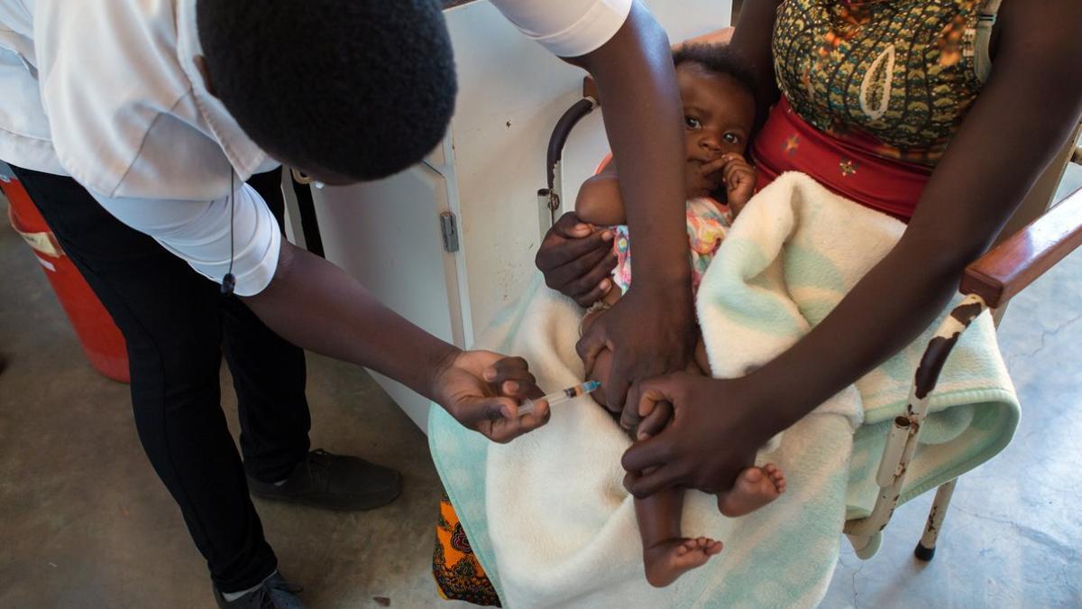 Campaña de vacunación infantil en Mozambique.