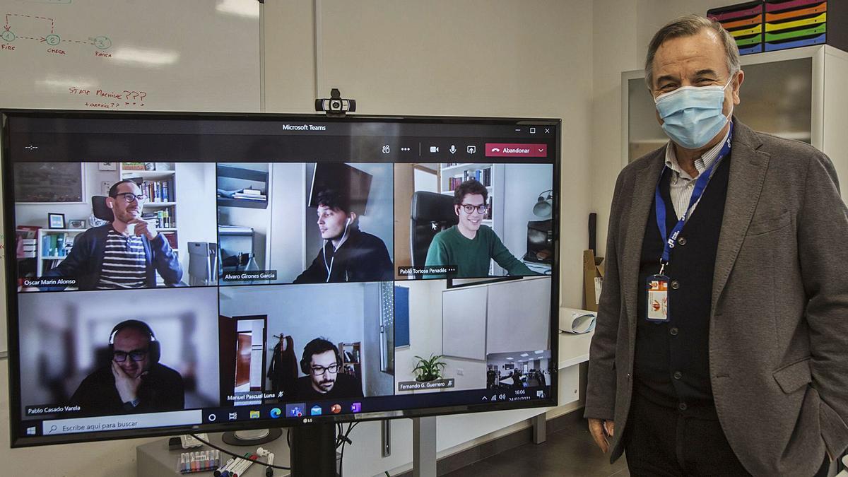 El consejero delegado de Nouss Intelligence, Fernando Guerrero, junto a varios miembros de la empresa, en el transcurso de una videoconferencia. | 