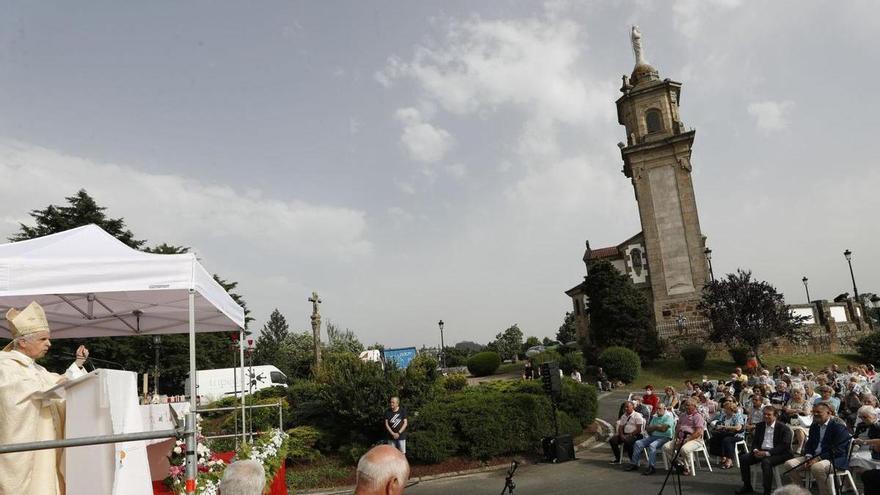 La ermita de A Guía bendice a su Cristo