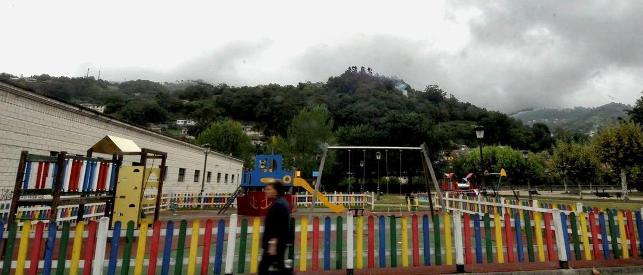 El espacio de juegos del parque de La Laguna, en El Entrego.