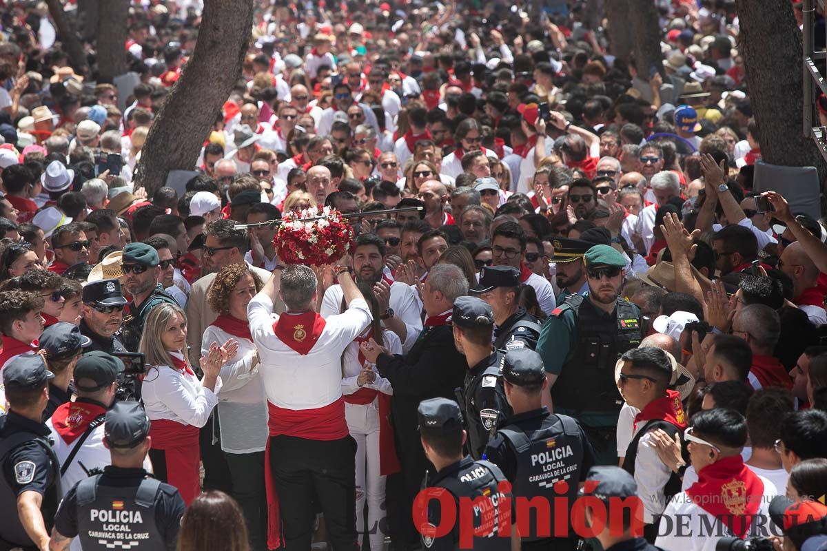 Bandeja de flores y ritual de la bendición del vino en las Fiestas de Caravaca