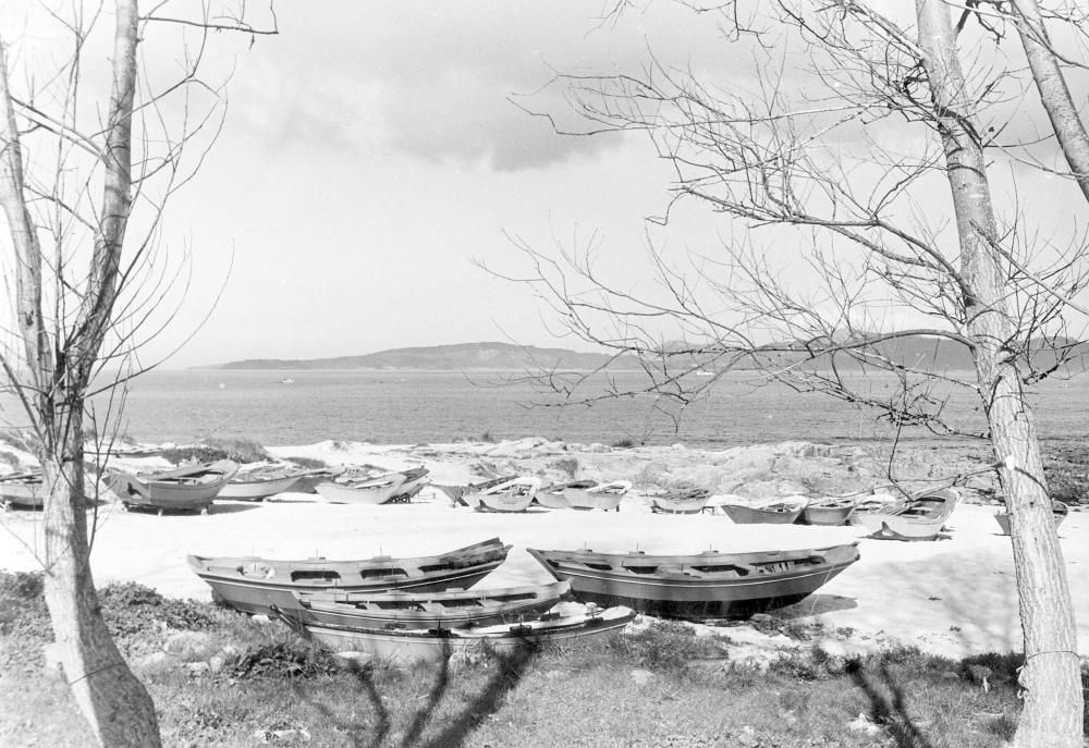 Playa de Calzoa (As Barcas) en Coruxo (Vigo), en 1981.