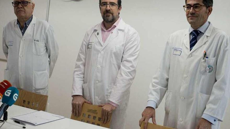 José Luis Doval, Félix Rubial y Santiago Cebrián, ayer, durante el anuncio del nuevo modelo. // B. Lorenzo