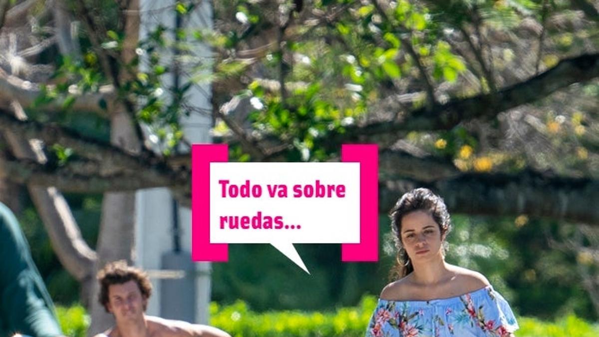 Camila Cabello y Shawn Mendes montan en bici
