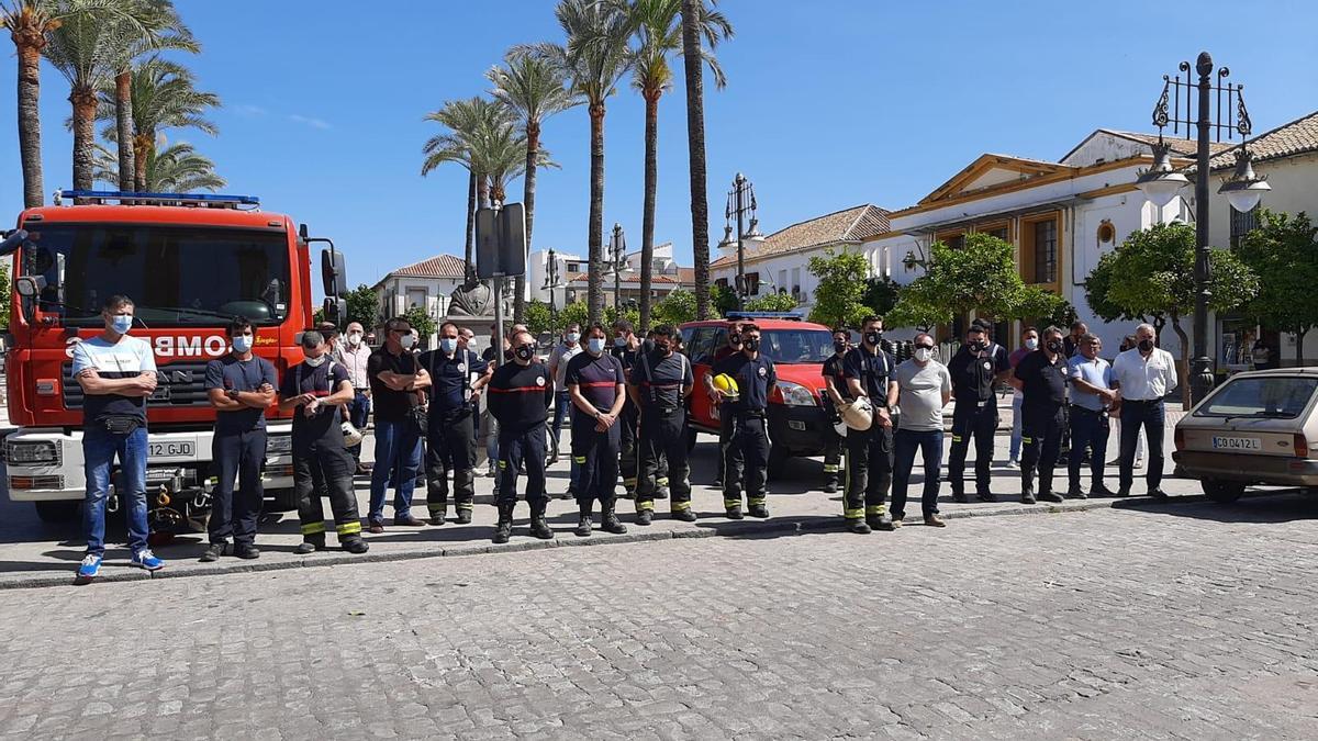 Bomberos en el funeral de Juan Alba.