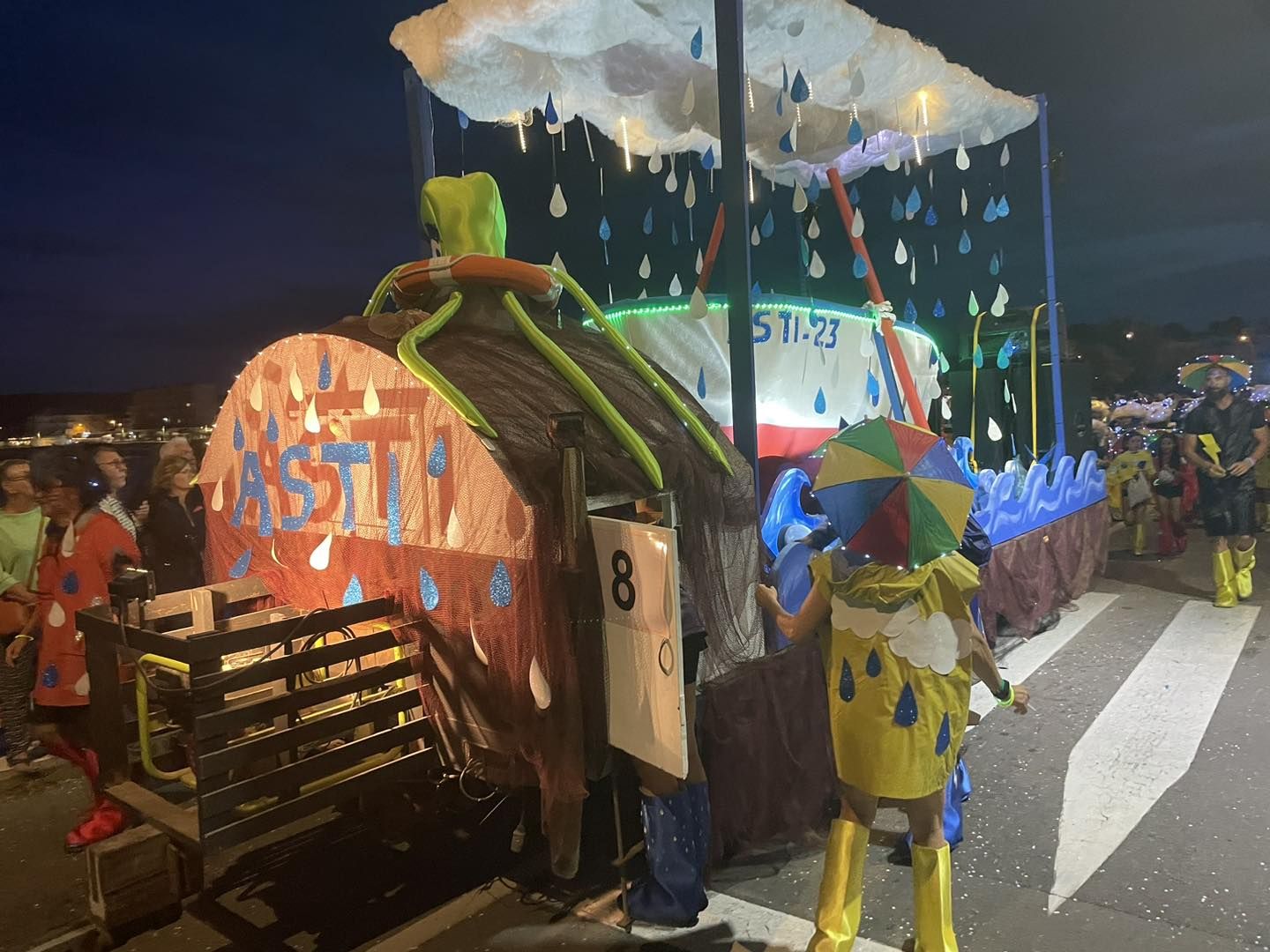 L'Escala viu un carnaval d'estiu ben animat