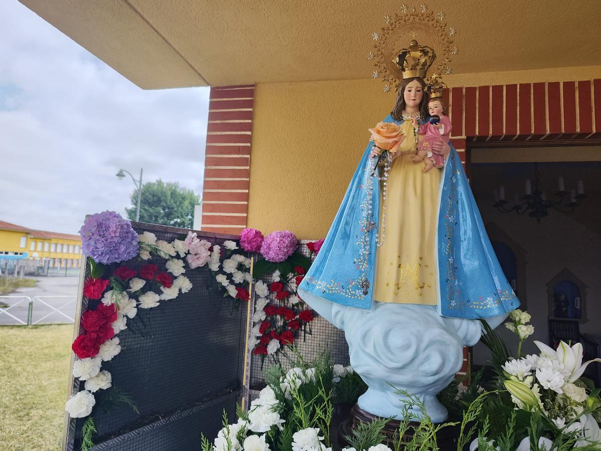 La cita religiosa en El Carbayu, en imágenes