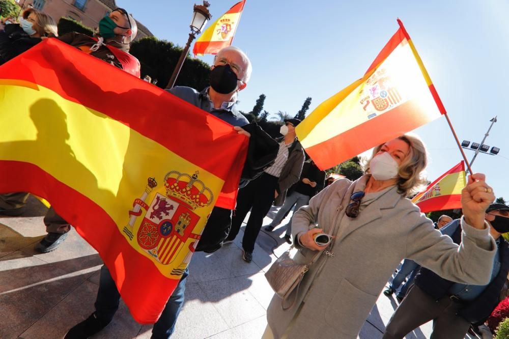 Más de un centenar de personas arropa a Vox en Murcia un acto en defensa de la Constitución