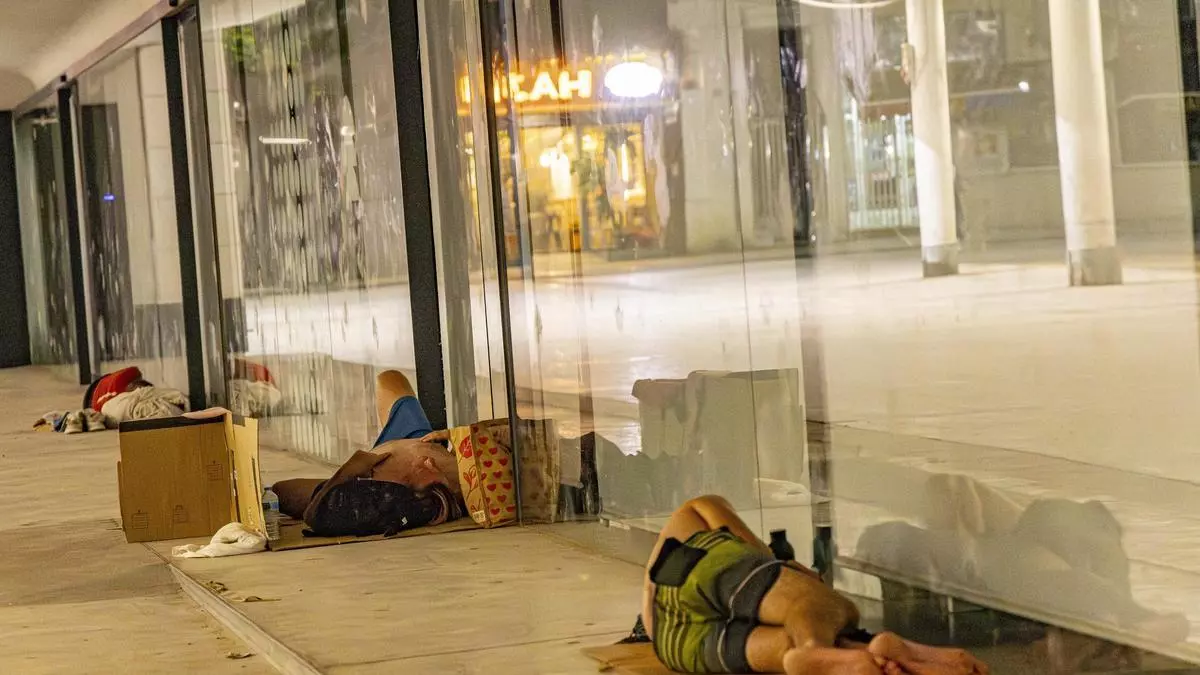 El empadronamiento de sintecho en edificios públicos de Alicante, criticado por Vox y avalado por ley