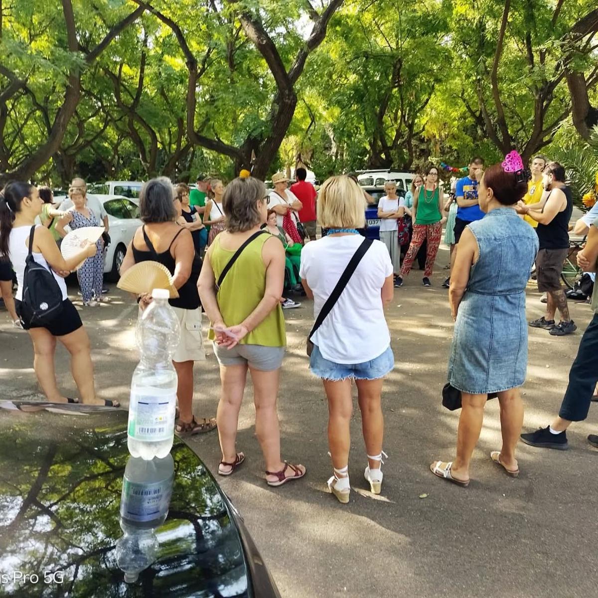 Acto vecinal contrario a la tala de los árboles del Hospital Civil.
