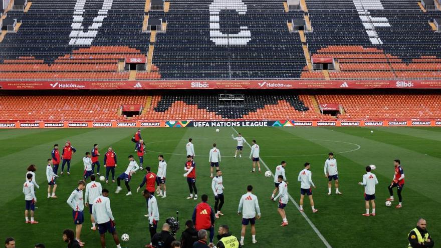 España se encomienda a &quot;la caldera&quot; de Mestalla para seguir luciendo su corona en la Nations League