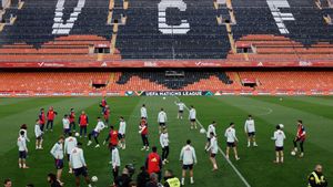 Los jugadores de la Selección española de fútbol durante un entrenamiento este sábado, en Mestalla