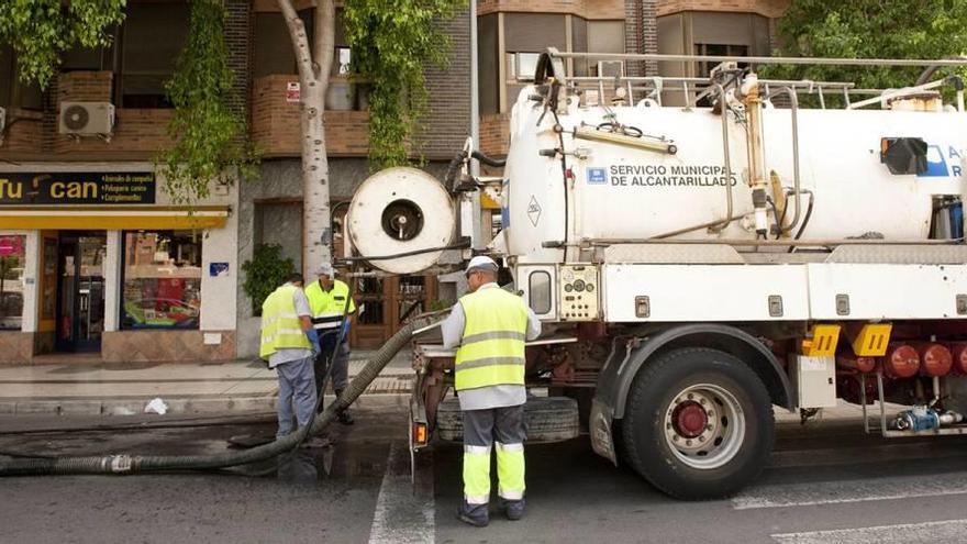 El Ayuntamiento intensifica la limpieza de imbornales para &#039;minimizar&#039; la gota fría