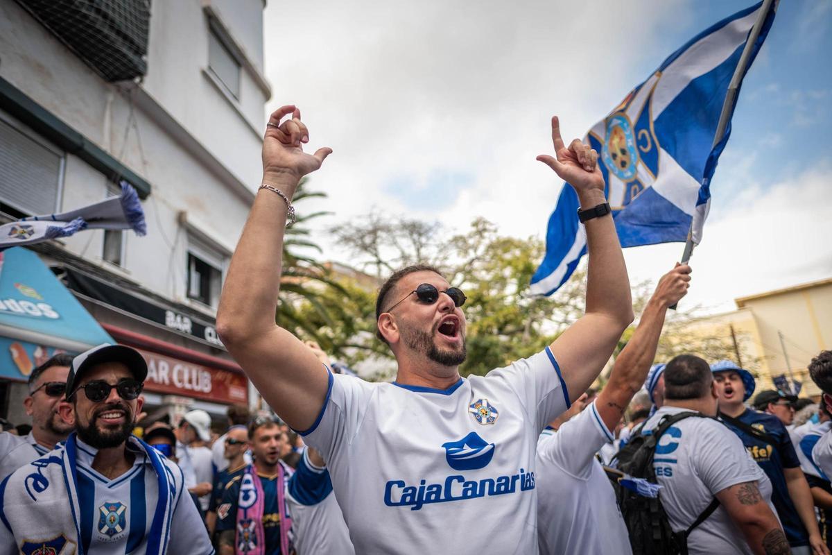 Así vive la afición del CD Tenerife la vuelta a Segunda División