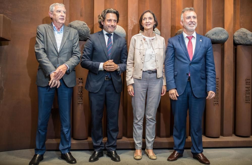 Visita de Reyes Maroto al Parlamento de Canarias