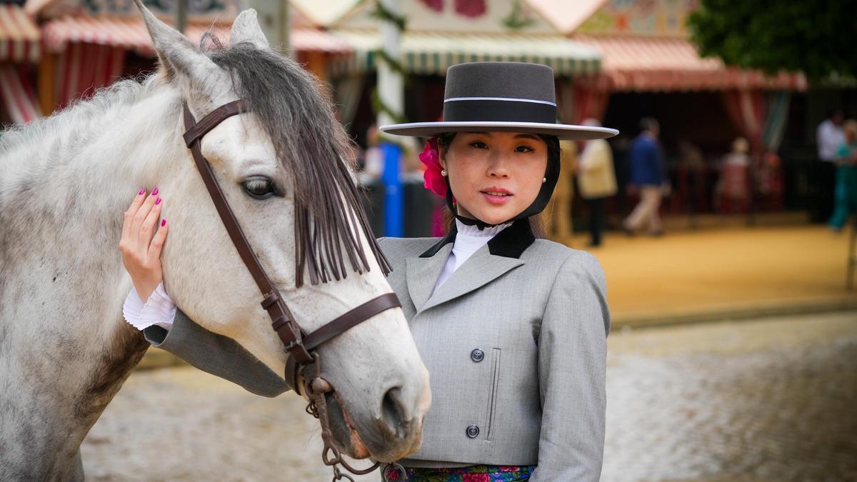 FOTOS | Las imágenes del viernes de Feria en Sevilla