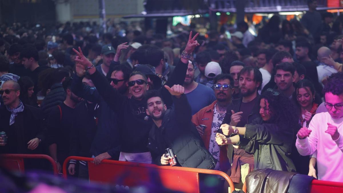 Llenazo en el tardeo de la plaza de Brujas este sábado 14 de marzo