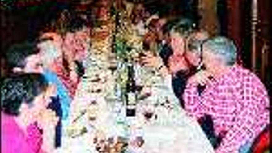 Un centenar de socialistas compartieron el sábado una cena del partido en Lalín.
