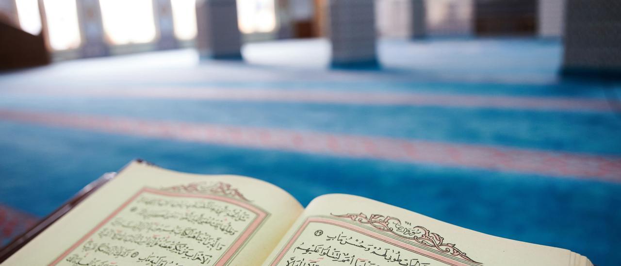 Archivo - Ejemplar del Corán, el libro sagrado del Islam
