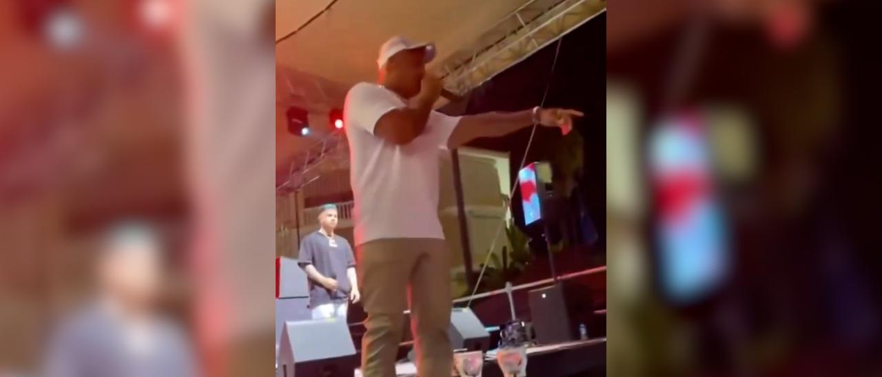 Henry Méndez salta del escenario para defender a una mujer en un concierto en Málaga