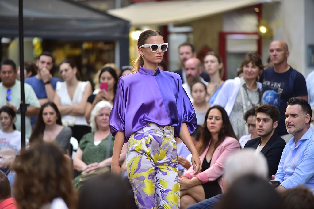 Desfile de moda en la plaza del Ayuntamiento de Cartagena