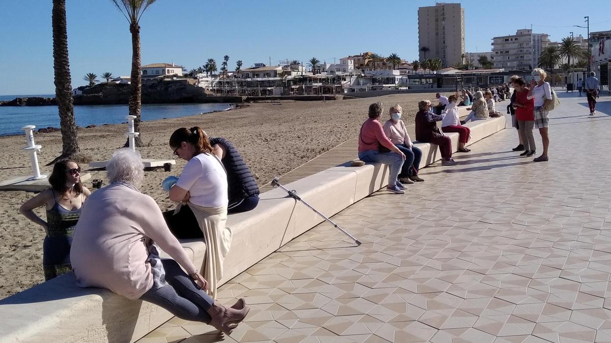 El muro del paseo empieza a estar muy solicitado