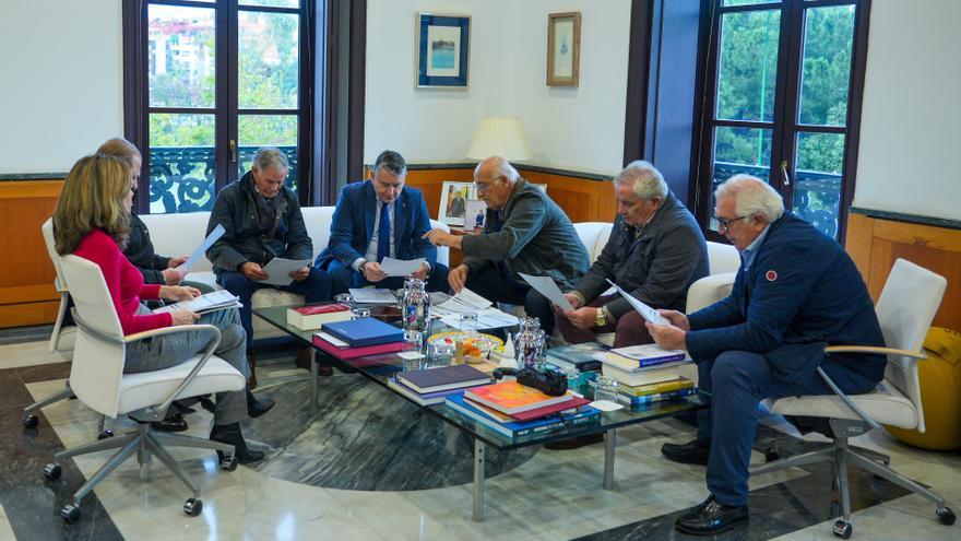 El consejero de la Presidencia, Antonio Sanz, este viernes en Sevilla durante la reunión con la Asociación Andaluza de Escuelas Taurinas 'Pedro Romero'.