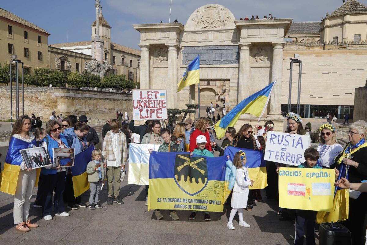 A.J.González Córdoba Concentración de protesta de ucranianos en Córdoba en el cuarto año de guerra invasión de Rusia