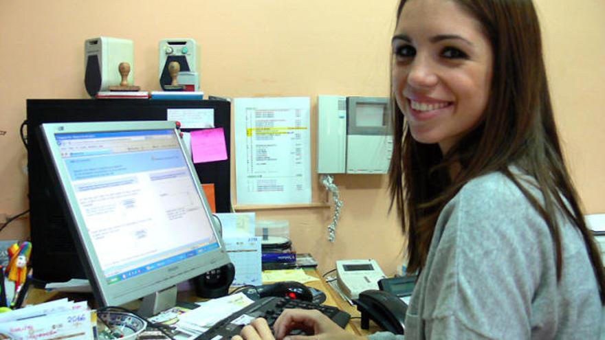 Elena Furiase durante el encuentro digital en las instalaciones del Teatro Principal de Alicante