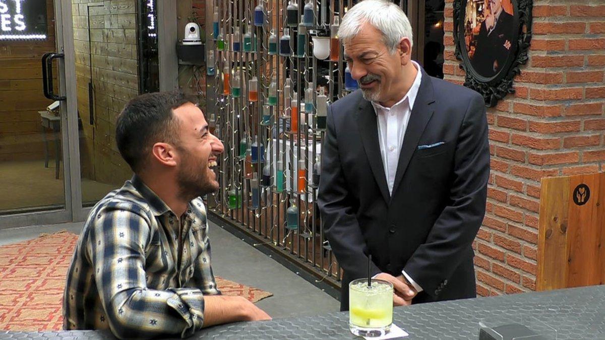 Joaquín con Carlos Sobera en 'First Dates'