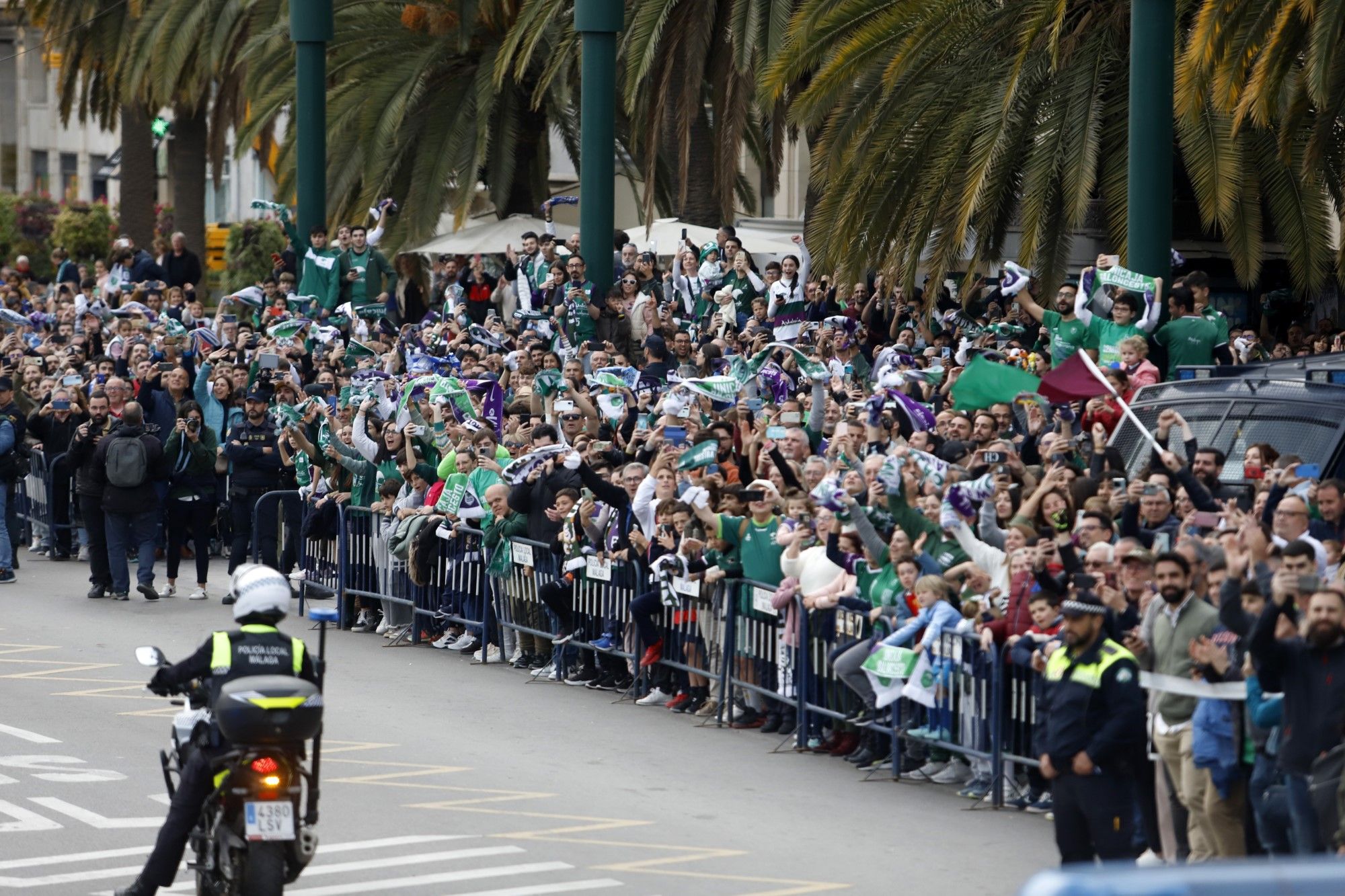 La fiesta del Unicaja, campeón de la Copa del Rey, por las calles de Málaga