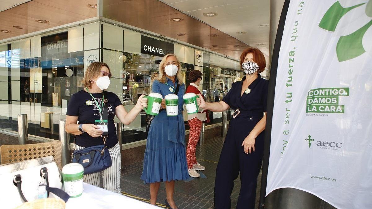 La presidenta de la AECC, en una anterior cuestación a favor de los pacientes con cáncer.