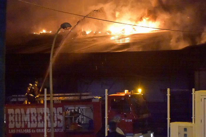 Incendio en la urbanización industrial Las Torres