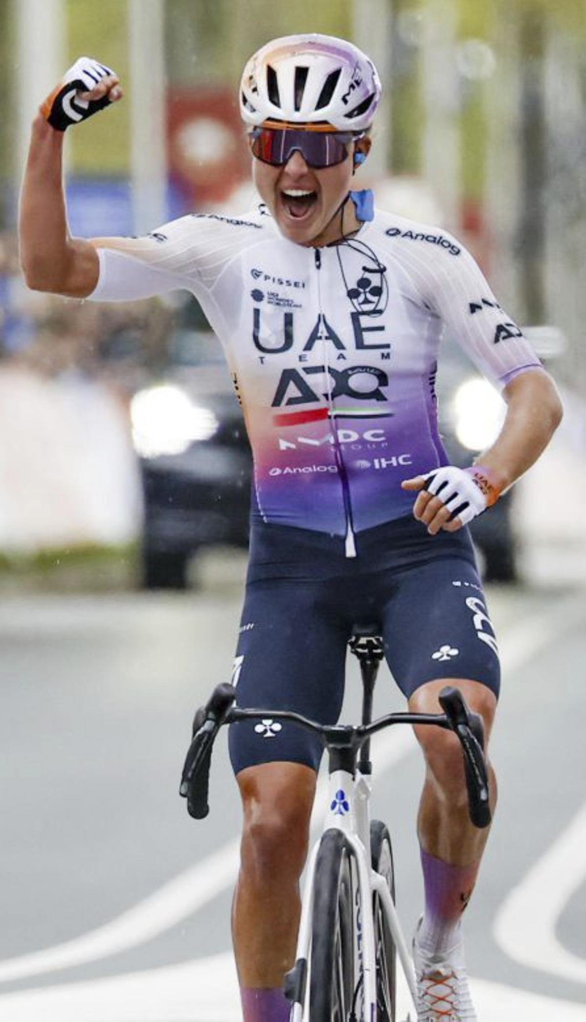 Paula Blasi guanya l’Amstel Gold Race i fa història