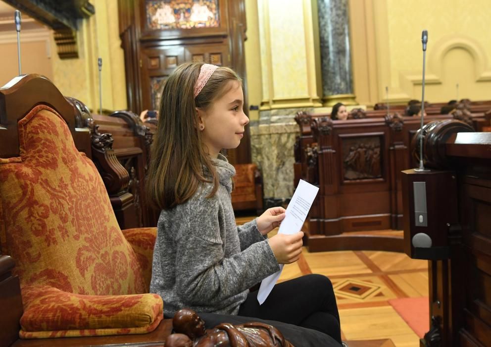 Asuntos como la igualdad, identidad, familia, educación, juego y salud fueron los principales asuntos de la jornada en la que el alcalde aprovechó para destacar su apuesta por la educación.