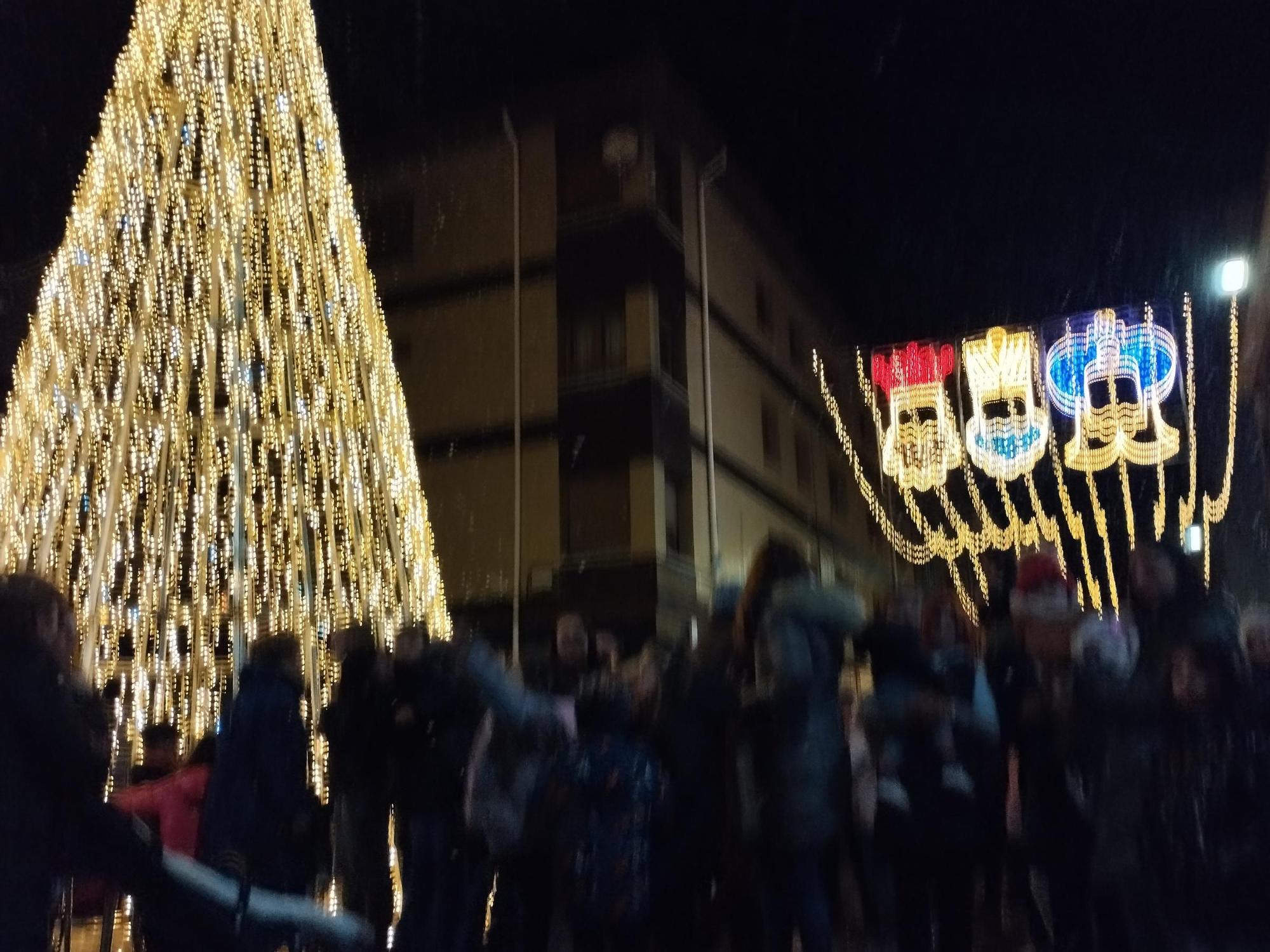 El divertido encendido del alumbrado navideño en Llanera, en imágenes