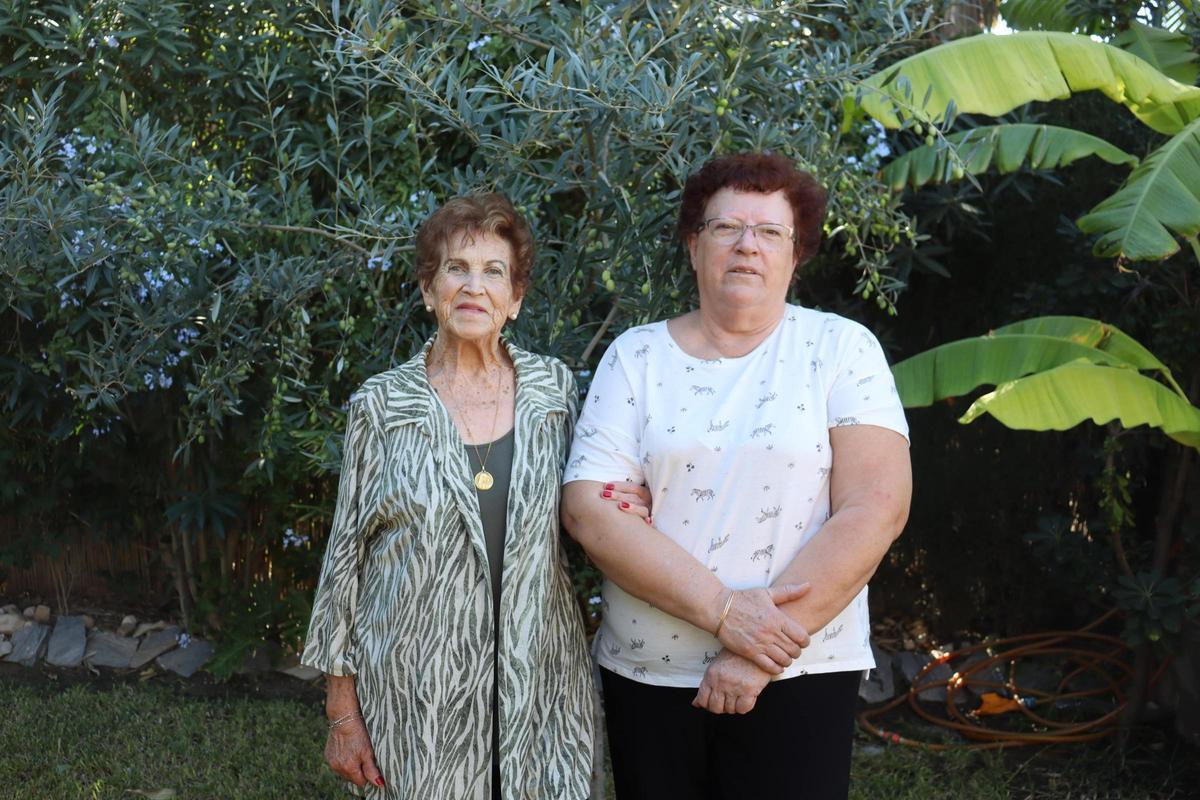 Asunción Sansano junto a Tere Antón, la presidenta ASAJA Mujeres Alicante