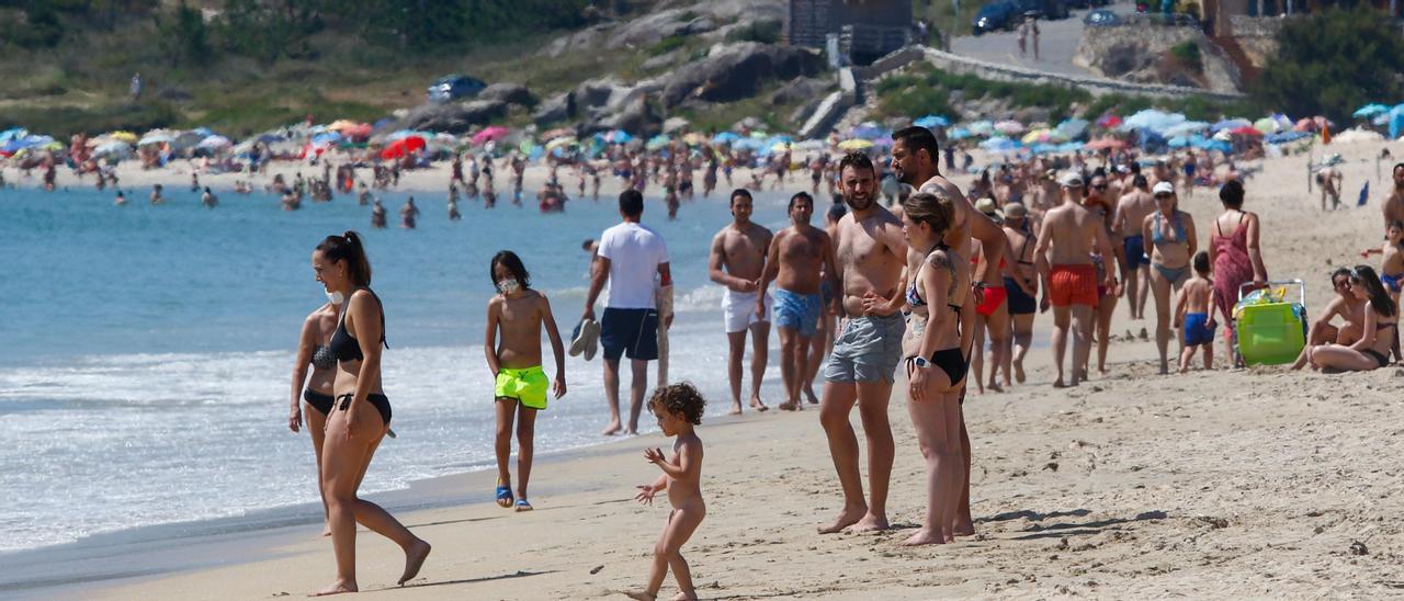 La espectacular imagen que presentaba ayer la playa de A Lanzada.