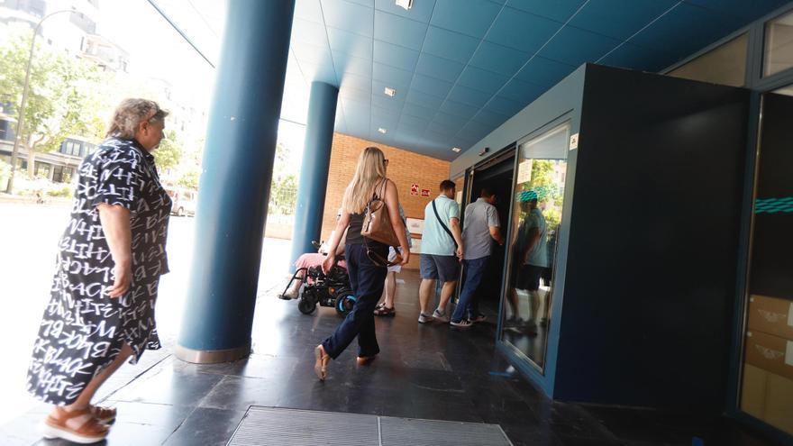Los pacientes, ante la reorganización de las urgencias de tarde de octubre: &quot;Habrá más gente y más esperas&quot;